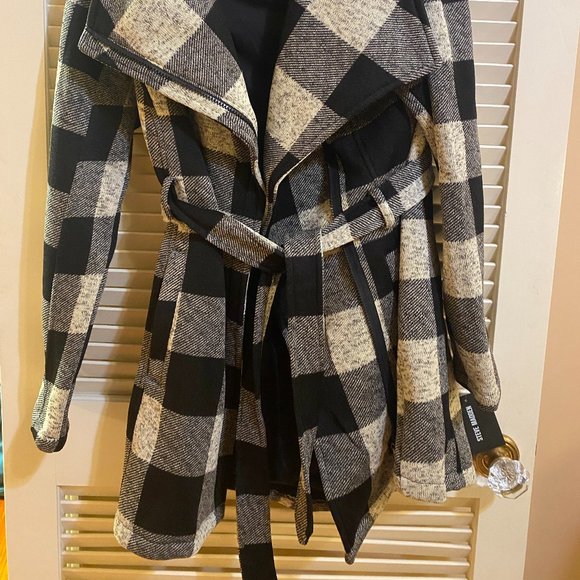 Steve Madden Plaid Peacoat. New with tags. Size Medium - Picture 3 of 4